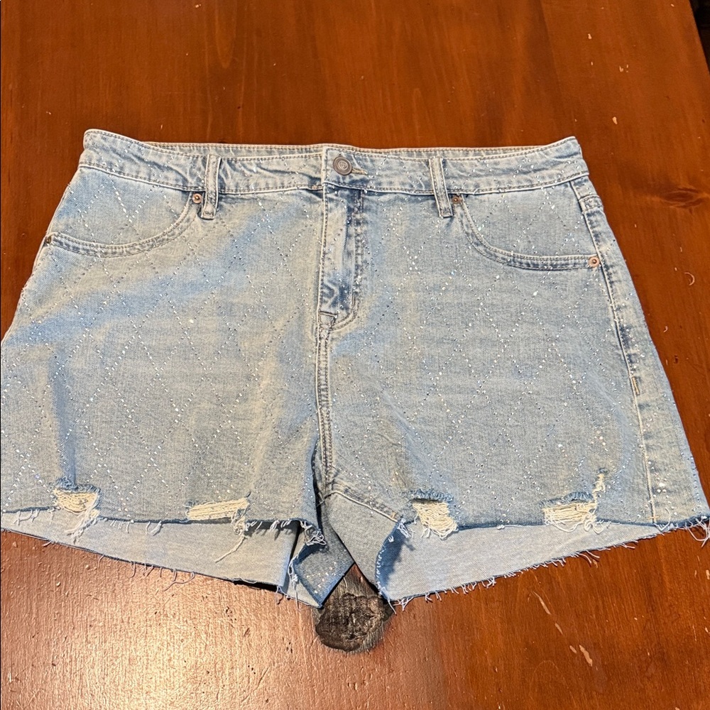 Trendy high rhinestone covered lattice design Light Blue Distressed Denim Shorts